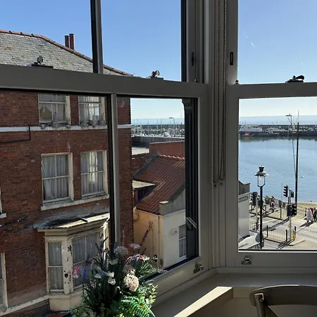 Merchants Quarters - Laguz & Othala - Two Stunning Apartments In One Booking - Both With Harbour And Sea Views - Free Roof Top Terrace With Sea And Harbour View And Central Location To Beaches Amenities Restaurants And Harbour * Scarborough