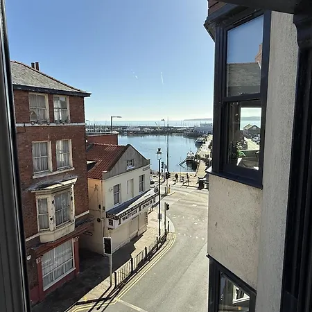Merchants Quarters - Laguz & Othala - Two Stunning Apartments In One Booking - Both With Harbour And Sea Views - Free Roof Top Terrace With Sea And Harbour View And Central Location To Beaches Amenities Restaurants And Harbour Сasa de vacaciones *