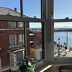 Merchants Quarters - Laguz & Othala - Two Stunning In One - Both With Harbour And Sea Views - Free Roof Terrace With Sea And Harbour View And Location To Beaches Amenities Restaurants And Harbour * Scarborough