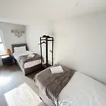Merchants Quarters - Laguz & Othala - Two Stunning In One - Both With Harbour And Sea Views - Free Roof Terrace With Sea And Harbour View And Location To Beaches Amenities Restaurants And Harbour * 스카버러