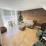 Merchants Quarters - Laguz & Othala - Two Stunning In One - Both With Harbour And Sea Views - Free Roof Terrace With Sea And Harbour View And Location To Beaches Amenities Restaurants And Harbour * 스카버러