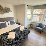 Merchants Quarters - Laguz & Othala - Two Stunning In One - Both With Harbour And Sea Views - Free Roof Terrace With Sea And Harbour View And Location To Beaches Amenities Restaurants And Harbour * Scarborough