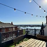 Merchants Quarters - Laguz & Othala - Two Stunning In One - Both With Harbour And Sea Views - Free Roof Terrace With Sea And Harbour View And Location To Beaches Amenities Restaurants And Harbour Holiday home *