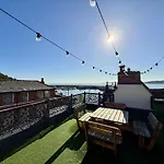 Merchants Quarters - Laguz & Othala - Two Stunning In One - Both With Harbour And Sea Views - Free Roof Terrace With Sea And Harbour View And Location To Beaches Amenities Restaurants And Harbour Holiday home
