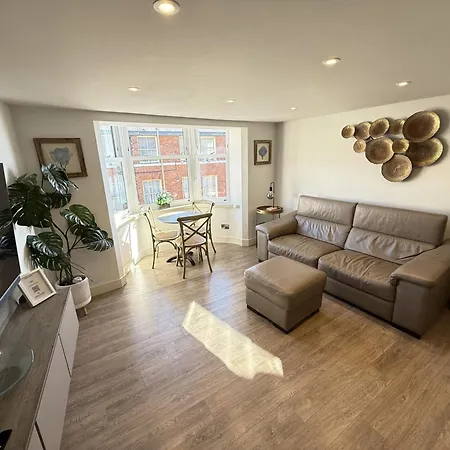 Merchants Quarters - Laguz & Othala - Two Stunning In One - Both With Harbour And Sea Views - Free Roof Terrace With Sea And Harbour View And Location To Beaches Amenities Restaurants And Harbour 別荘 *