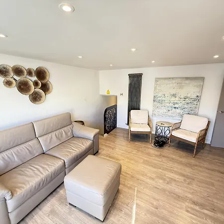 Merchants Quarters - Laguz & Othala - Two Stunning In One - Both With Harbour And Sea Views - Free Roof Terrace With Sea And Harbour View And Location To Beaches Amenities Restaurants And Harbour Hébergement de vacances Scarborough