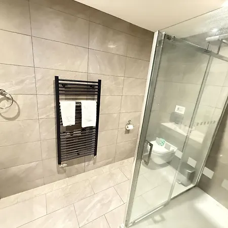 Merchants Quarters - Laguz & Othala - Two Stunning In One - Both With Harbour And Sea Views - Free Roof Terrace With Sea And Harbour View And Location To Beaches Amenities Restaurants And Harbour 別荘 スカーバラ