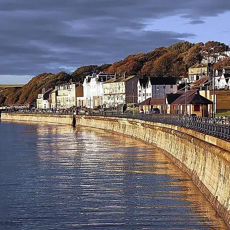 Merchants Quarters - Laguz & Othala - Two Stunning In One - Both With Harbour And Sea Views - Free Roof Terrace With Sea And Harbour View And Location To Beaches Amenities Restaurants And Harbour Scarborough