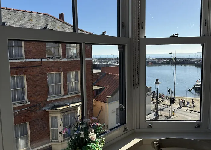 Merchants Quarters - Laguz & Othala - Two Stunning In One - Both With Harbour And Sea Views - Free Roof Terrace With Sea And Harbour View And Location To Beaches Amenities Restaurants And Harbour * Scarborough