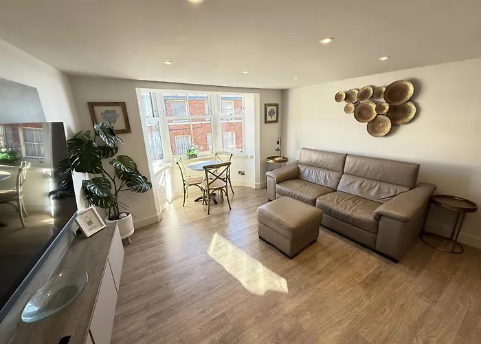 Merchants Quarters - Laguz & Othala - Two Stunning In One - Both With Harbour And Sea Views - Free Roof Terrace With Sea And Harbour View And Location To Beaches Amenities Restaurants And Harbour Hébergement de vacances *