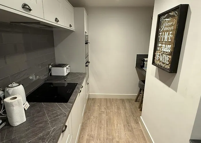 Merchants Quarters - Laguz & Othala - Two Stunning In One - Both With Harbour And Sea Views - Free Roof Terrace With Sea And Harbour View And Location To Beaches Amenities Restaurants And Harbour Scarborough