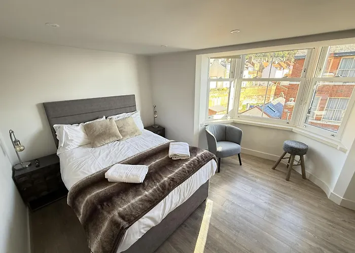 Merchants Quarters - Laguz & Othala - Two Stunning In One - Both With Harbour And Sea Views - Free Roof Terrace With Sea And Harbour View And Location To Beaches Amenities Restaurants And Harbour Scarborough