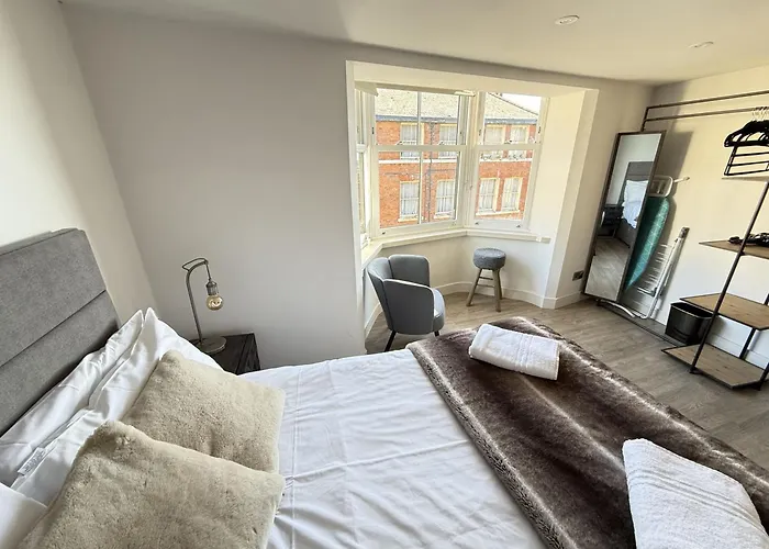 Merchants Quarters - Laguz & Othala - Two Stunning In One - Both With Harbour And Sea Views - Free Roof Terrace With Sea And Harbour View And Location To Beaches Amenities Restaurants And Harbour