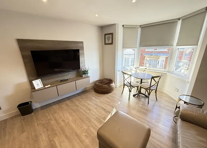 Merchants Quarters - Laguz & Othala - Two Stunning In One - Both With Harbour And Sea Views - Free Roof Terrace With Sea And Harbour View And Location To Beaches Amenities Restaurants And Harbour