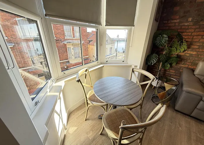 Merchants Quarters - Laguz & Othala - Two Stunning In One - Both With Harbour And Sea Views - Free Roof Terrace With Sea And Harbour View And Location To Beaches Amenities Restaurants And Harbour Hébergement de vacances