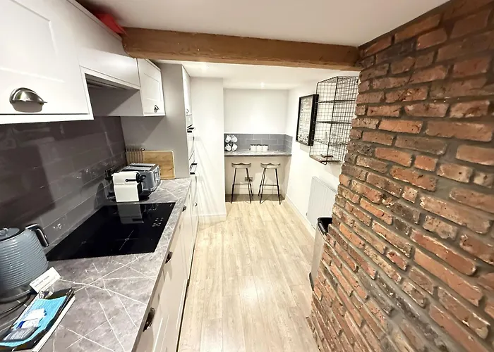 Merchants Quarters - Laguz & Othala - Two Stunning In One - Both With Harbour And Sea Views - Free Roof Terrace With Sea And Harbour View And Location To Beaches Amenities Restaurants And Harbour Semesterbostad *