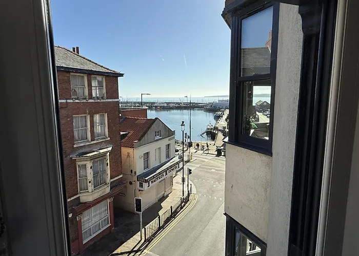Merchants Quarters - Laguz & Othala - Two Stunning In One - Both With Harbour And Sea Views - Free Roof Terrace With Sea And Harbour View And Location To Beaches Amenities Restaurants And Harbour Hébergement de vacances *