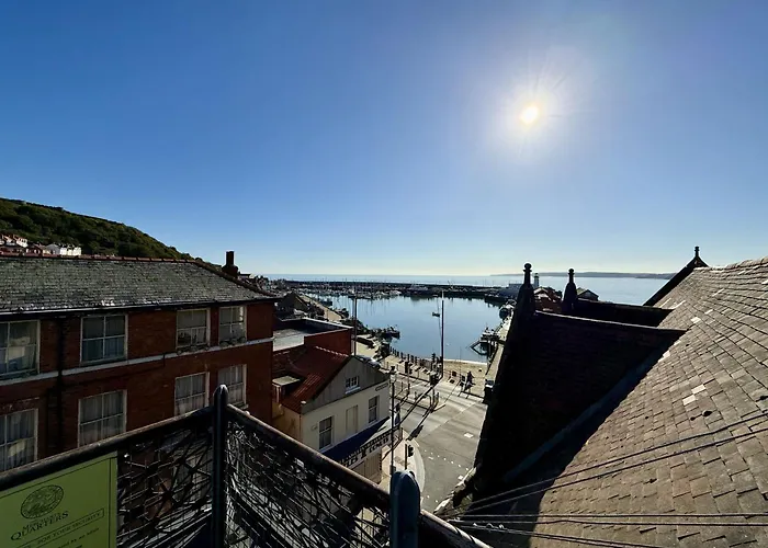 Merchants Quarters - Laguz & Othala - Two Stunning In One - Both With Harbour And Sea Views - Free Roof Terrace With Sea And Harbour View And Location To Beaches Amenities Restaurants And Harbour Scarborough