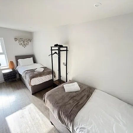 Merchants Quarters - Laguz & Othala - Two Stunning In One - Both With Harbour And Sea Views - Free Roof Terrace With Sea And Harbour View And Location To Beaches Amenities Restaurants And Harbour * سكرابورو